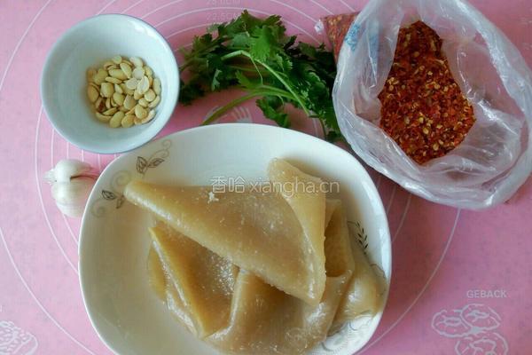 凉拌猪皮的做法图解1