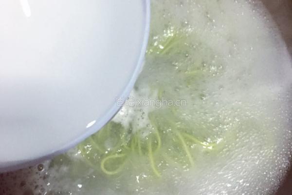 牛肉烤肠蔬菜面的做法图解6