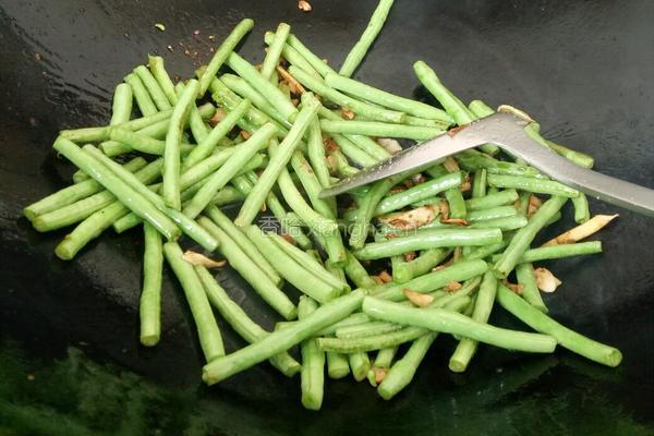 鱼饼炒豆角的做法图解4