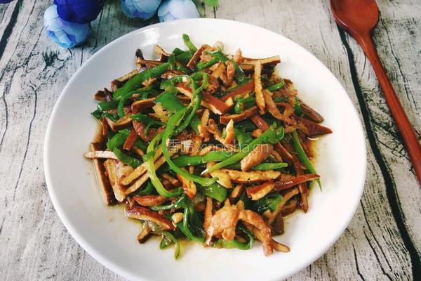 辣椒豆干炒肉的做法图解6