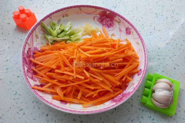胡萝卜丝炒肉丝的做法图解3
