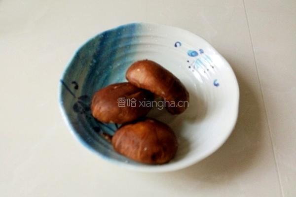 卷心菜炒香菇的做法图解2