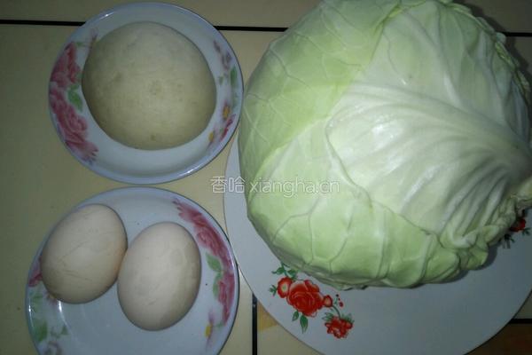 卷心菜炒馒头的做法图解1
