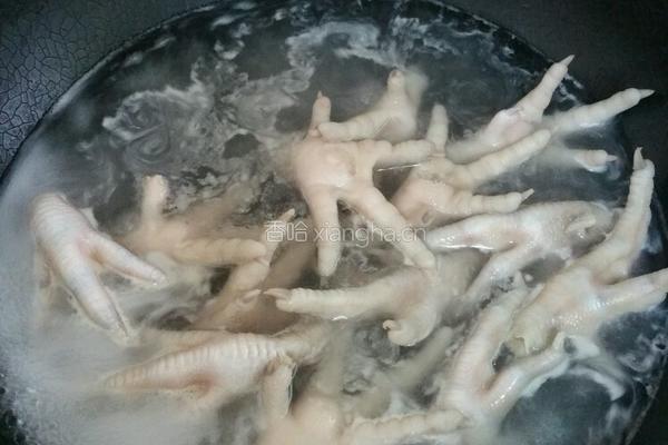 淮山胡萝卜凤爪汤的做法图解1