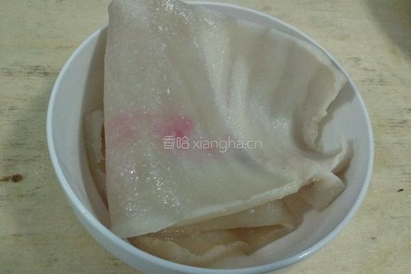 酸辣猪皮冻的做法图解3