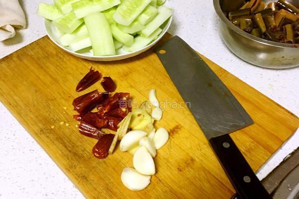 黄瓜烧鳝鱼麻辣版的做法图解4