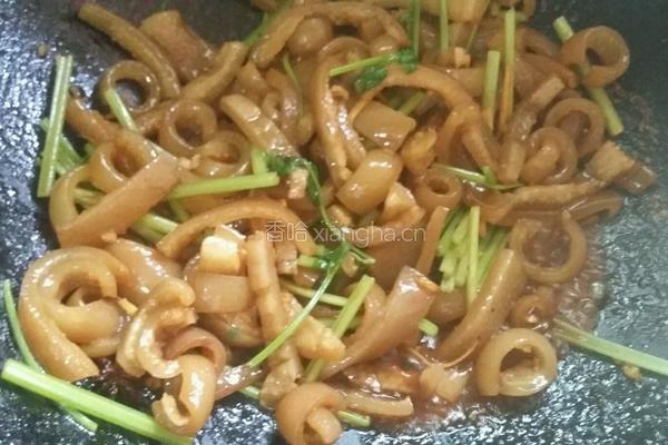 猪皮炒芹菜的做法图解10