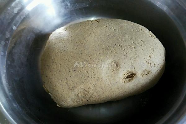 黑色窝窝头的做法图解1