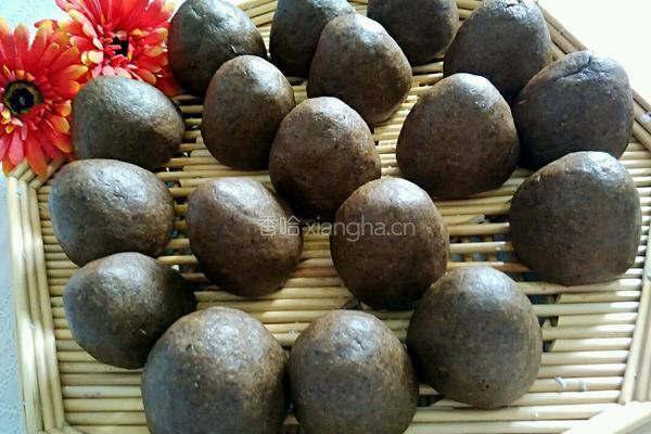 黑色窝窝头的做法图解4