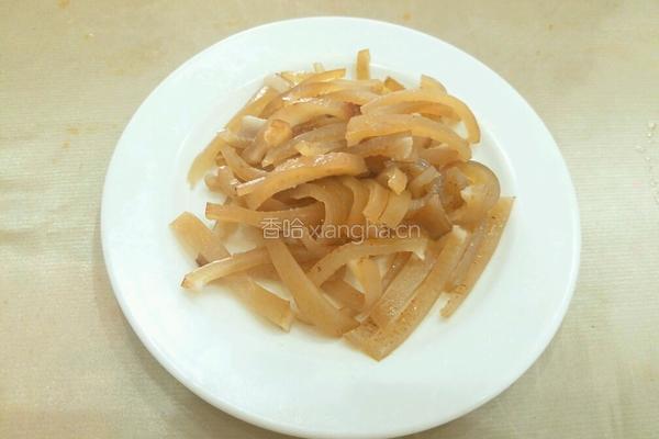 黄瓜拌猪皮的做法图解3