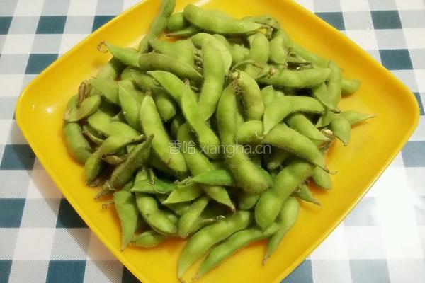 鲜猪肉蒸毛豆的做法图解1