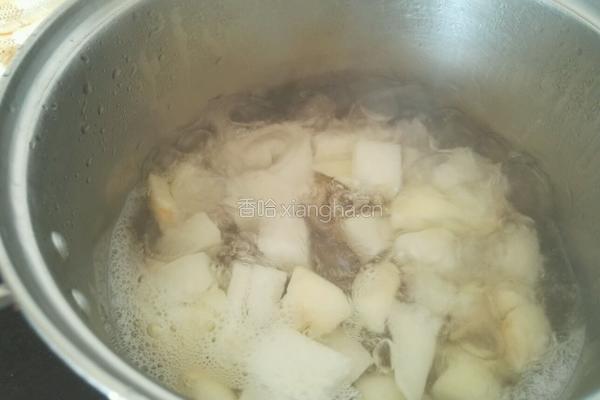 冰糖白萝卜雪梨汤的做法图解4