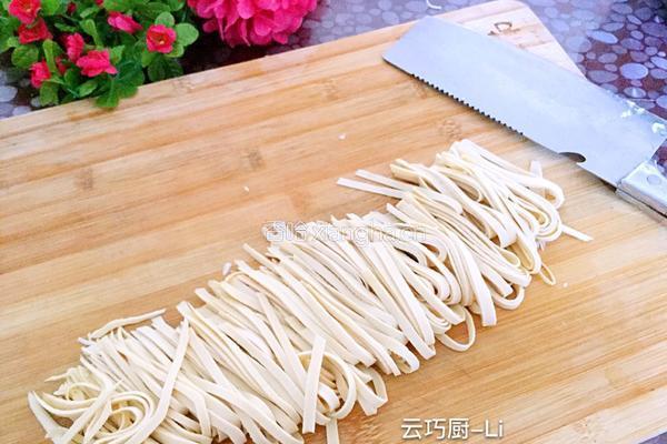 卷心菜辣炒豆腐皮的做法图解6