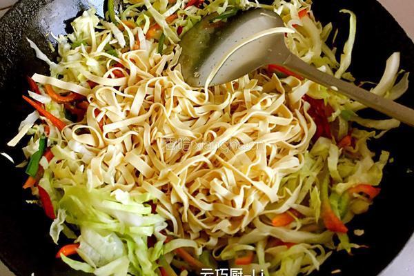 卷心菜辣炒豆腐皮的做法图解13