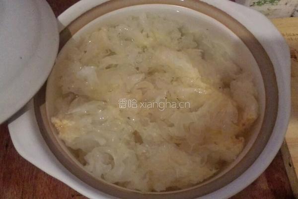 雪梨银耳薏米羹的做法图解1