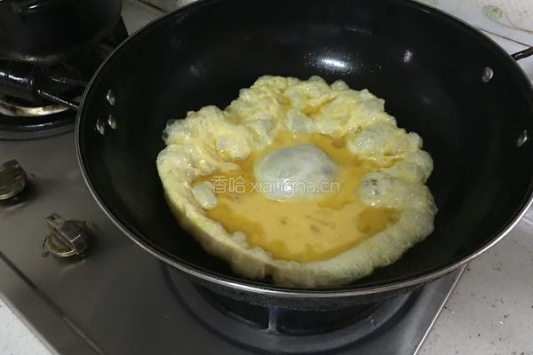 鸡蛋火腿炒木耳的做法图解2