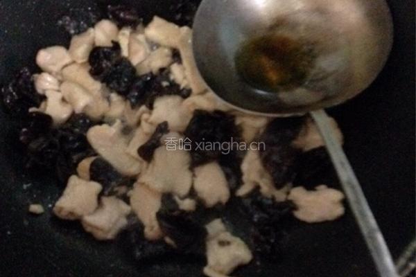 彩椒木耳炒鸡肉的做法图解5