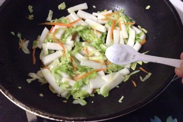 卷心菜炒年糕的做法图解7