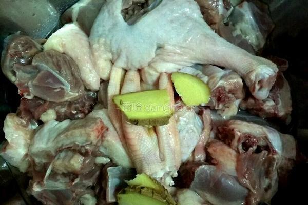 白萝卜炖鸭肉的做法图解1