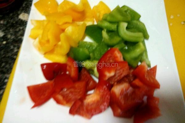 荔枝彩椒炒鸡肉的做法图解1