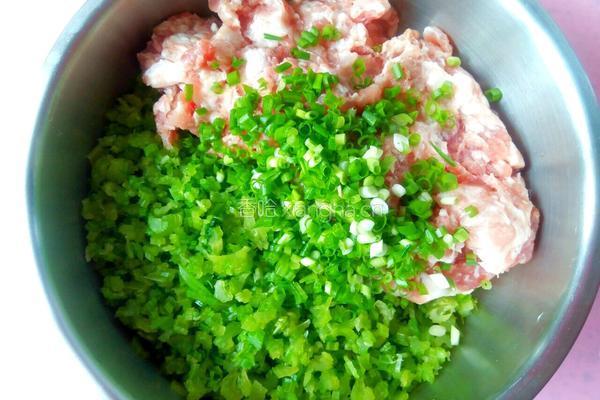 芹菜猪肉包子的做法图解4