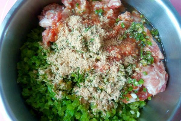 芹菜猪肉包子的做法图解8