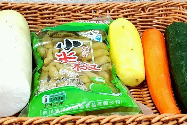 小米椒泡三丁的做法图解1