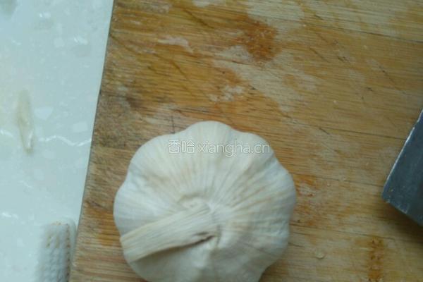 蒜泥河虾的做法图解1