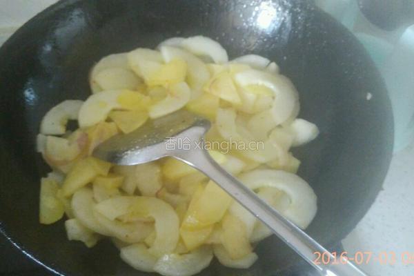 老黄瓜炒土豆片的做法图解5