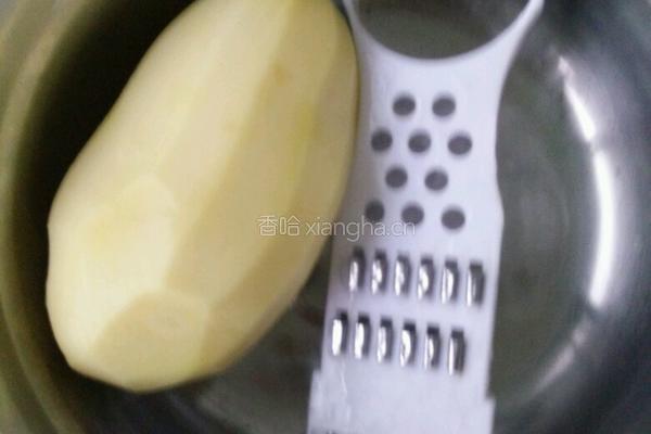 红肠土豆丝鸡蛋饼的做法图解1