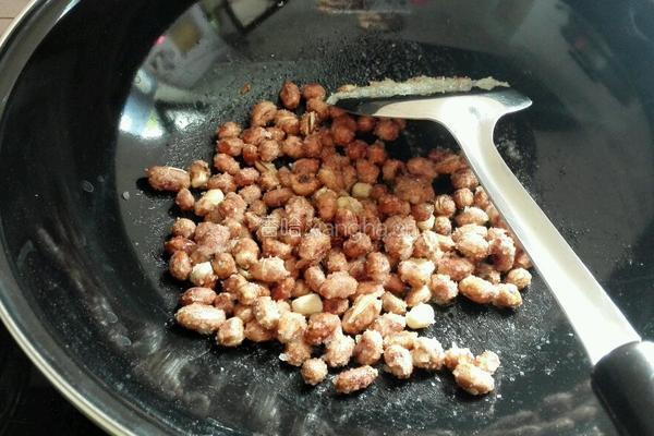 菓珍挂霜花生的做法图解5