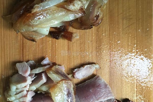 彩椒炒腊肉的做法图解2
