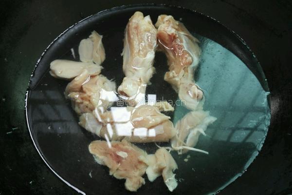 土豆焖鸡腿的做法图解3