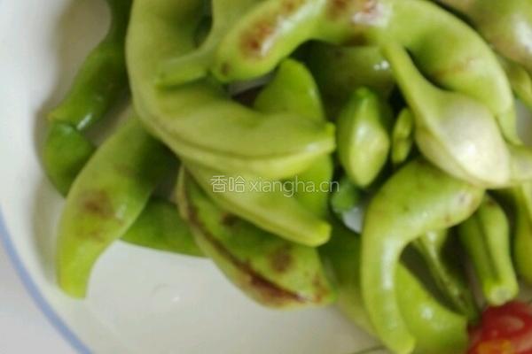 橄榄豆烧猪皮的做法图解2
