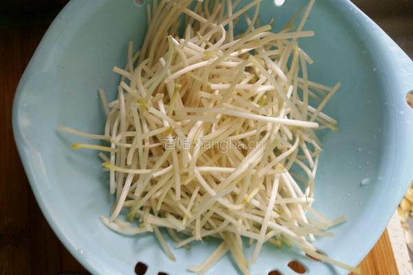 腊味豆芽卷的做法图解1