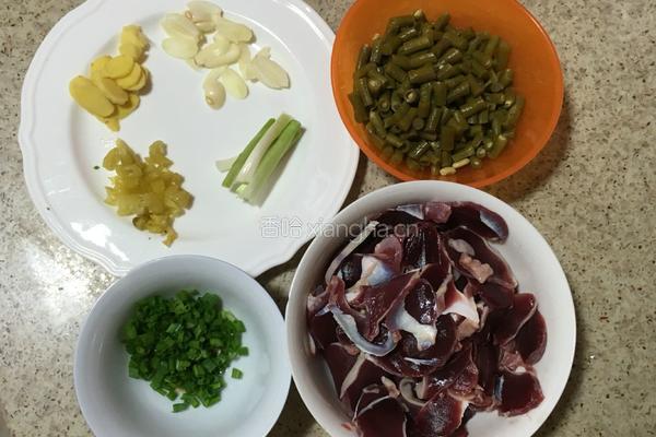 酸辣鸭胗的做法图解1