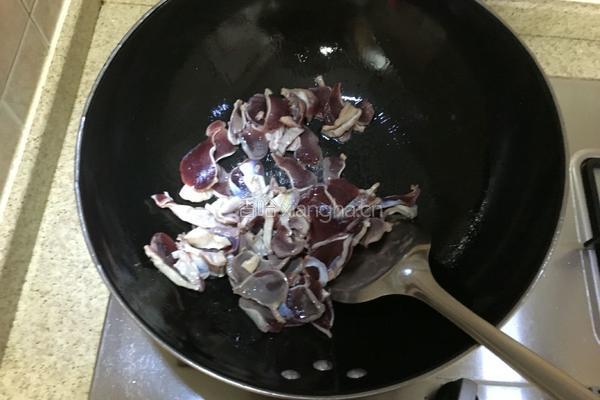 酸辣鸭胗的做法图解2