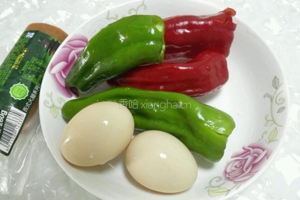 彩椒火腿斩蛋的做法图解1