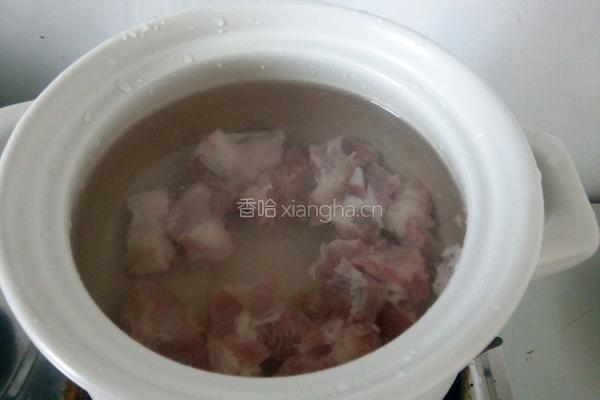 排骨萝卜汤的做法图解2