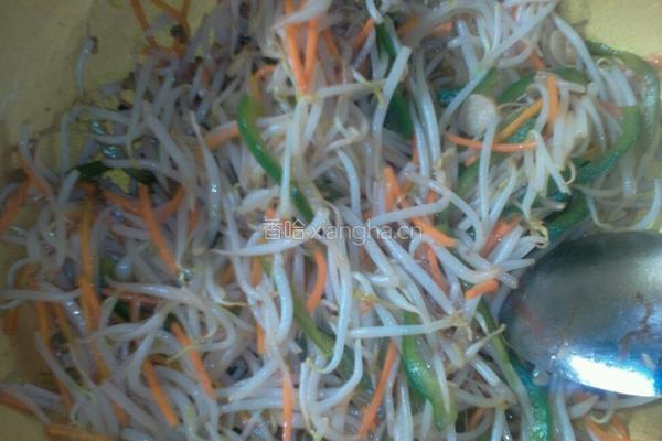 圣女果伴绿豆芽的做法图解6