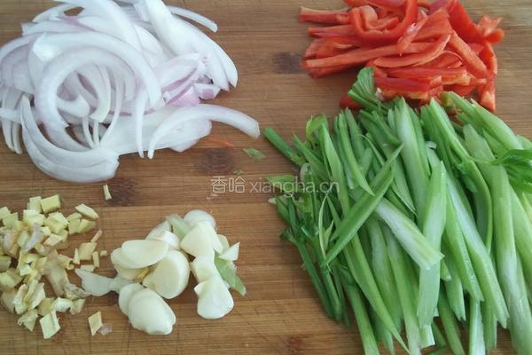 彩椒炒牛肉的做法图解1