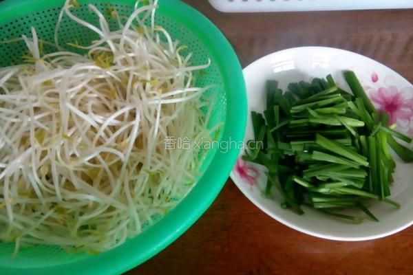清炒韭菜绿豆芽的做法图解3