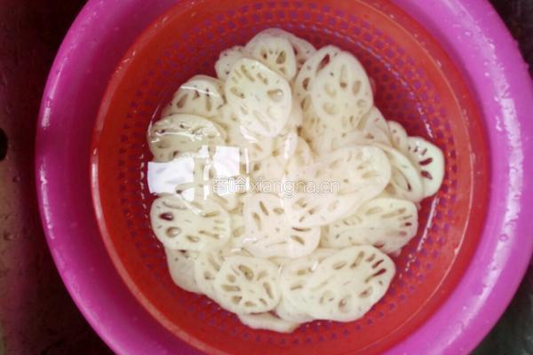 豆鼓炒莲藕的做法图解2