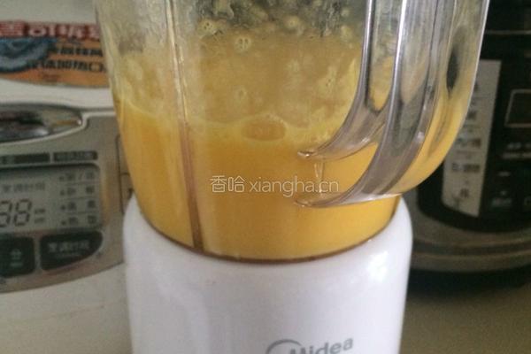 ，鲜橙汁蓝莓马芬蛋糕。的做法图解2
