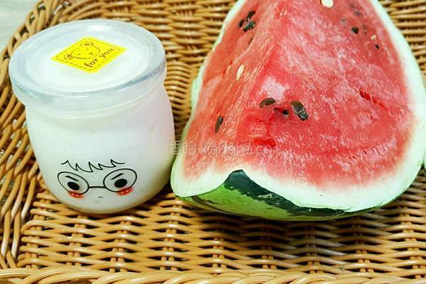 西瓜酸奶冰棍的做法图解1