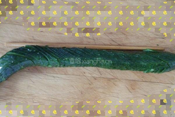 蛇皮黄瓜的做法图解2
