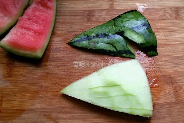 香辣西瓜皮的做法图解1