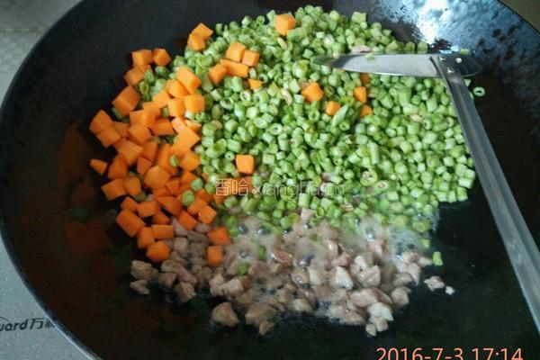 豆角焖饭的做法图解3