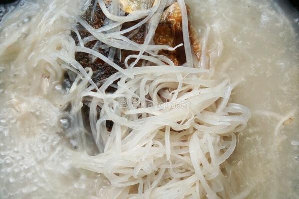 萝卜丝鲫鱼汤的做法图解7