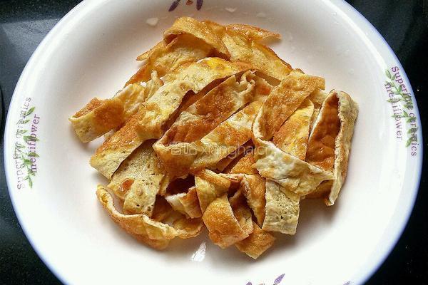 绿豆芽炒蛋皮的做法图解6